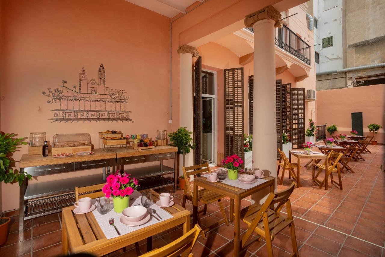 Antonios Hostal Sitges Exterior photo