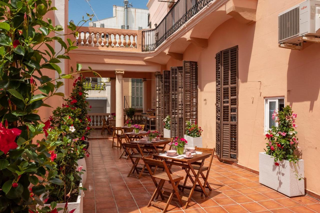 Antonios Hostal Sitges Exterior photo
