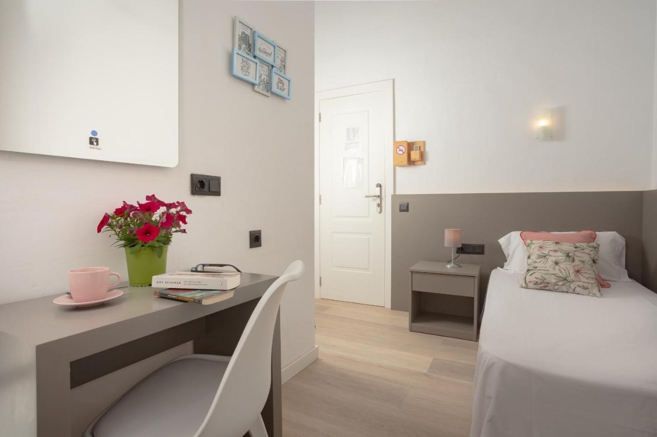 Antonios Hostal Sitges Exterior photo