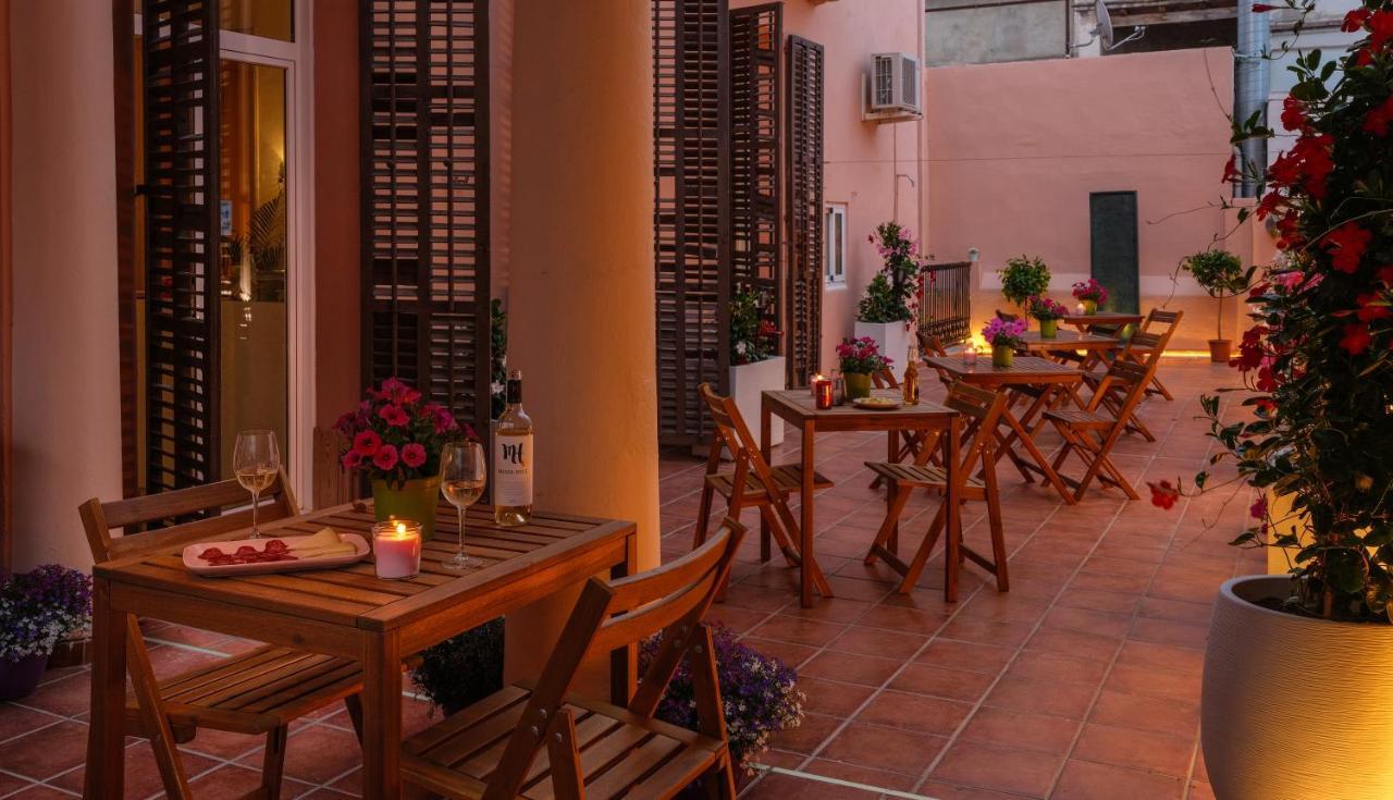 Antonios Hostal Sitges Exterior photo