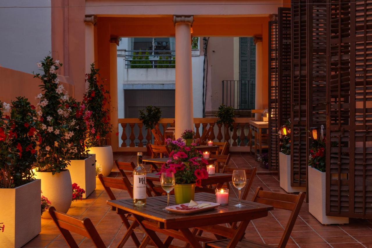 Antonios Hostal Sitges Exterior photo